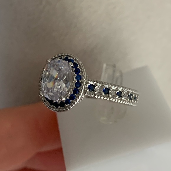 925 Silver Oval Cut White Sapphire Size 9 - Picture 5 of 6